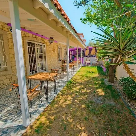 Mor Salkim Konagi * Alaçatı