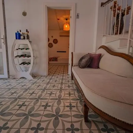 Mor Salkim Konagi Hotel Alaçatı