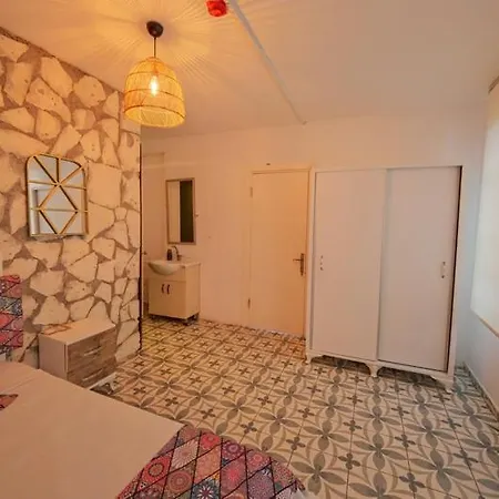 Mor Salkim Konagi Alacati