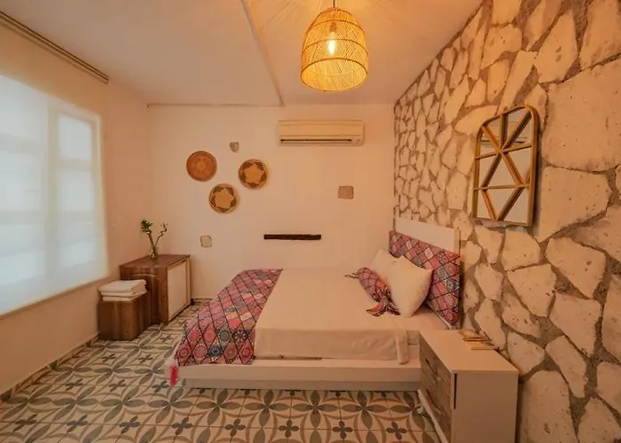 Mor Salkim Konagi Alacati