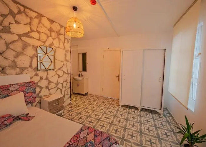 Mor Salkim Konagi Alacati