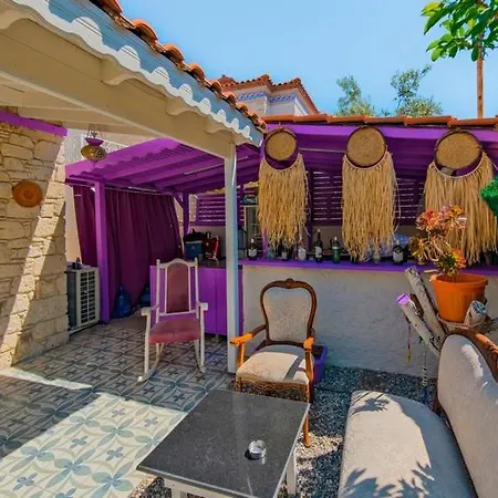 Mor Salkım Konağı Otel *