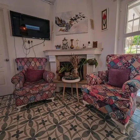 Otel Mor Salkım Konağı