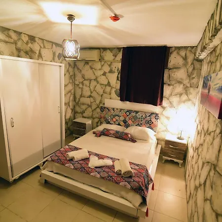 Mor Salkım Konağı Otel *