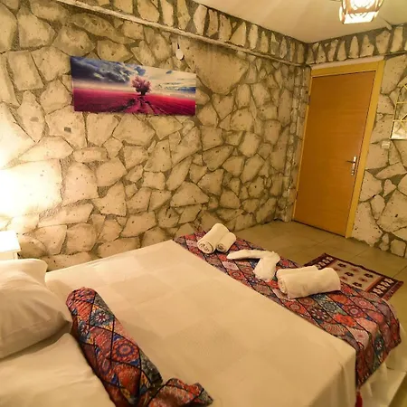 Otel Mor Salkım Konağı *